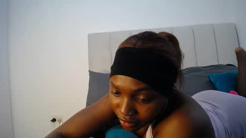 Snapshot of cute_ass18 chatting on 10.01.25 Liya online show from 10.01.25