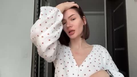 Snapshot of cute_bubbles chatting on 12.04.25 cute_bubbles online show from 12.04.25