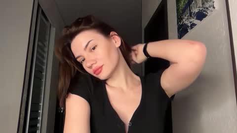 Snapshot of cute_bubbles chatting on 12.23.25 cute_bubbles online show from 12.23.25