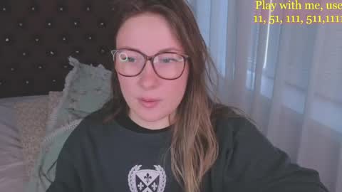 Everyday stream in the same time online show from 04.15.26