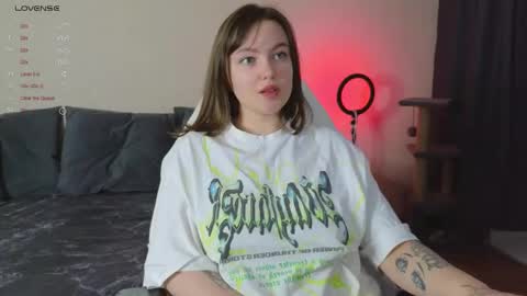 Snapshot of cute_junk chatting on 11.25.25 Kite and Jack online show from 11.25.25