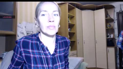 cute_lion_ online show from 10.24.25