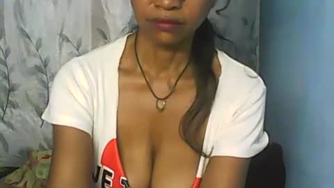 Snapshot of cute_moll chatting on 02.20.25 murielle online show from 02.20.25