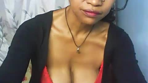 Snapshot of cute_moll chatting on 02.25.25 murielle online show from 02.25.25