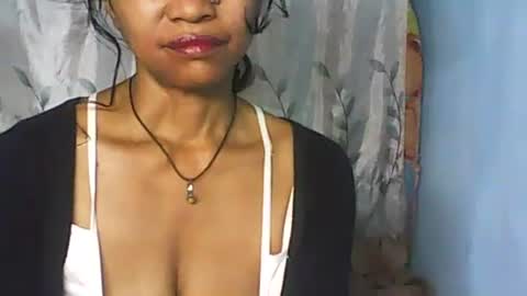 Snapshot of cute_moll chatting on 03.08.25 murielle online show from 03.08.25