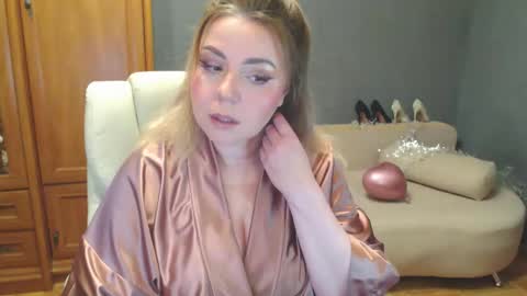 Snapshot of cute_phoenix chatting on 05.10.26 cute_phoenix online show from 05.10.26