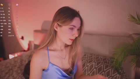 Snapshot of cute_pie_an chatting on 11.30.25 AN online show from 11.30.25