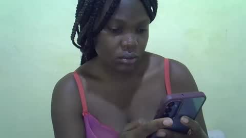Snapshot of cute_roxie chatting on 12.05.24 cute_roxie online show from 12.05.24