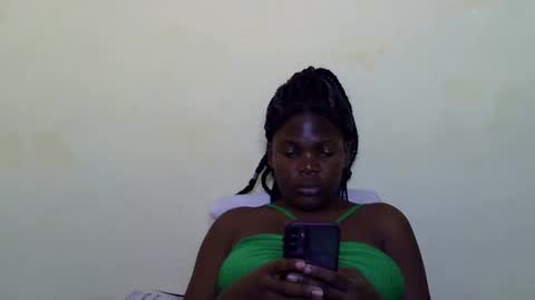 Snapshot of cute_roxie chatting on 12.18.24 cute_roxie online show from 12.18.24