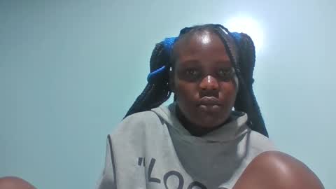 Snapshot of cute_roxie chatting on 02.14.25 cute_roxie online show from 02.14.25