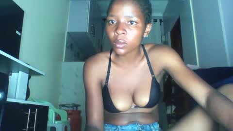 Snapshot of cute_sexy3 chatting on 04.14.26 SHARON online show from 04.14.26