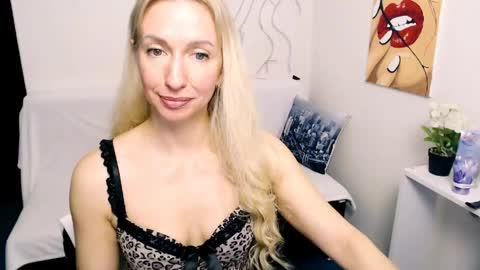 cute_smile_shy online show from 04.05.26