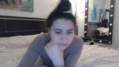 Snapshot of cute_strawberry_ chatting on 12.18.24 cute_strawberry_ online show from 12.18.24