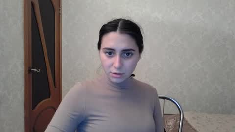Snapshot of cute_strawberry_ chatting on 12.21.24 cute_strawberry_ online show from 12.21.24