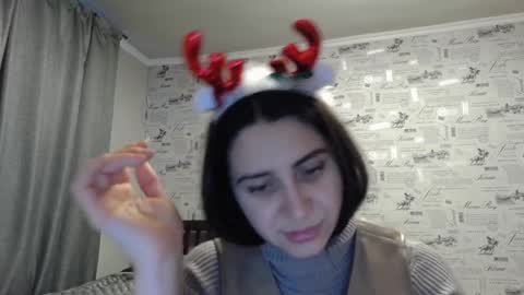 Snapshot of cute_strawberry_ chatting on 12.24.24 cute_strawberry_ online show from 12.24.24