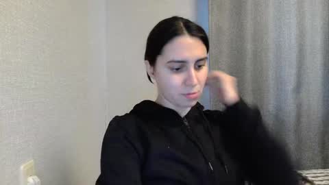 Snapshot of cute_strawberry_ chatting on 12.28.24 cute_strawberry_ online show from 12.28.24