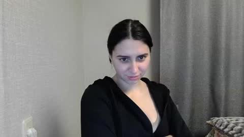 Snapshot of cute_strawberry_ chatting on 12.28.24 cute_strawberry_ online show from 12.28.24