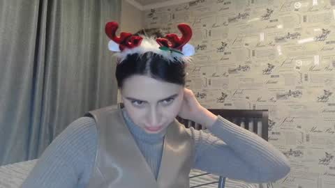 Snapshot of cute_strawberry_ chatting on 12.31.24 cute_strawberry_ online show from 12.31.24