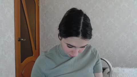 Snapshot of cute_strawberry_ chatting on 02.08.25 cute_strawberry_ online show from 02.08.25