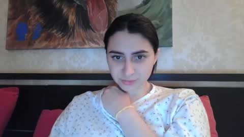 Snapshot of cute_strawberry_ chatting on 02.11.25 cute_strawberry_ online show from 02.11.25