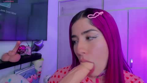 Snapshot of cute_sweetmontt chatting on 04.19.26 katalinda montt online show from 04.19.26