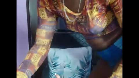 Snapshot of cutebuu chatting on 11.01.25 cutebuu online show from 11.01.25