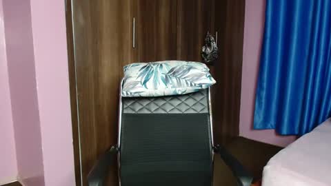 Snapshot of cutebuu chatting on 11.30.25 cutebuu online show from 11.30.25