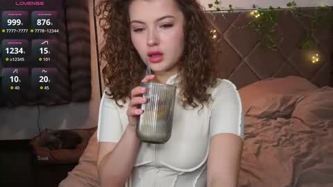 Snapshot of cutecurlysue chatting on 02.18.26 Dasha online show from 02.18.26