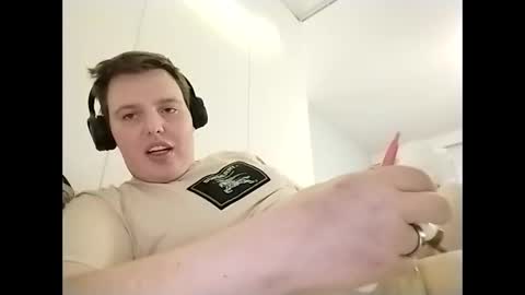 Snapshot of cutedude92 chatting on 11.21.25 CuteguyBWC92 online show from 11.21.25