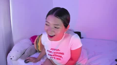 Snapshot of cutee_anne chatting on 05.23.26 Annee online show from 05.23.26