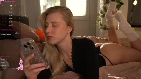 Snapshot of cuteeeeealina chatting on 04.12.26 Alina online show from 04.12.26