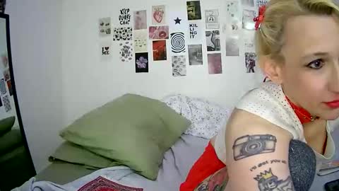 Bella online show from 12.22.25