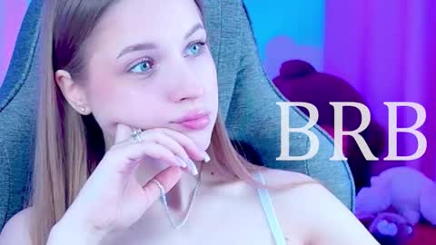 Snapshot of cutemousee chatting on 12.14.25 Rina online show from 12.14.25