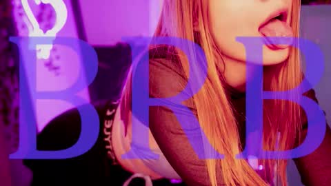 Snapshot of cutemousee chatting on 12.21.25 Rina online show from 12.21.25