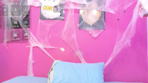 cutepetitee online show from 10.20.25