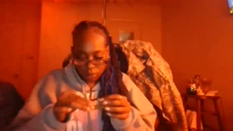 Snapshot of cuteshotkiki chatting on 02.19.25 mary mack online show from 02.19.25