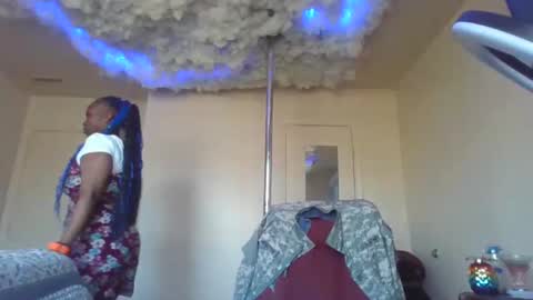 Snapshot of cuteshotkiki chatting on 02.25.25 mary mack online show from 02.25.25