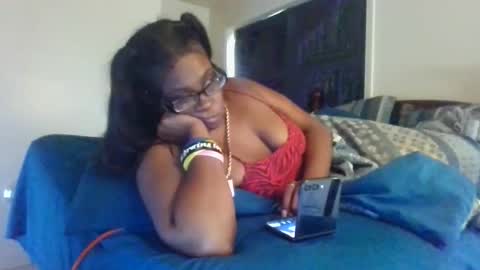 Snapshot of cuteshotkiki chatting on 10.23.25 mary mack online show from 10.23.25