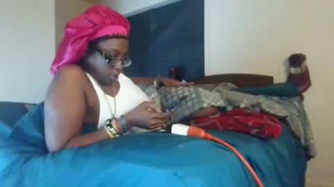 Snapshot of cuteshotkiki chatting on 10.27.25 mary mack online show from 10.27.25