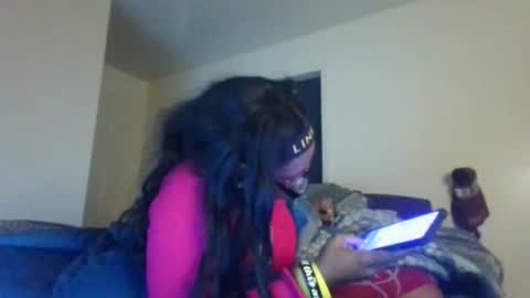 Snapshot of cuteshotkiki chatting on 10.28.25 mary mack online show from 10.28.25