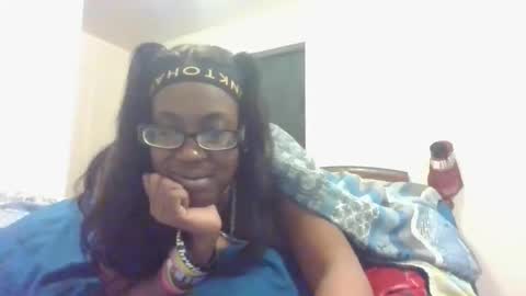 Snapshot of cuteshotkiki chatting on 10.29.25 mary mack online show from 10.29.25