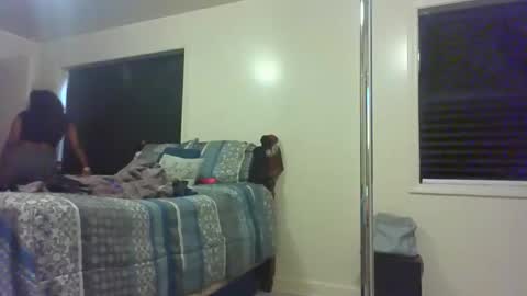 Snapshot of cuteshotkiki chatting on 10.30.25 mary mack online show from 10.30.25