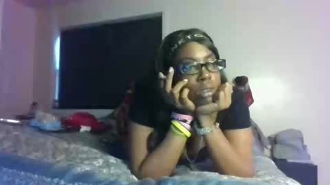 Snapshot of cuteshotkiki chatting on 11.13.25 mary mack online show from 11.13.25