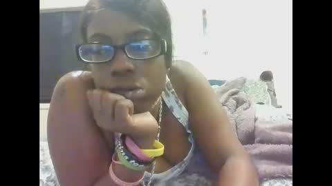 Snapshot of cuteshotkiki chatting on 11.18.25 mary mack online show from 11.18.25