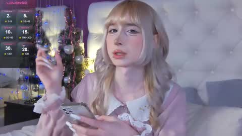 Snapshot of cutetomie chatting on 12.20.25 Tomie online show from 12.20.25