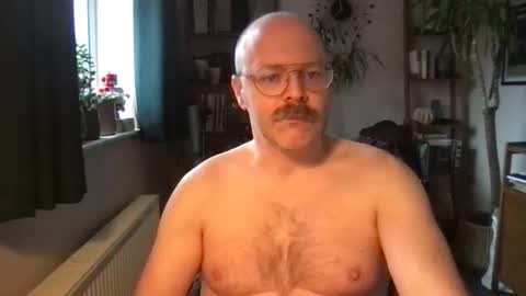 Snapshot of cutguyoncam chatting on 12.20.25 cutguyoncam online show from 12.20.25