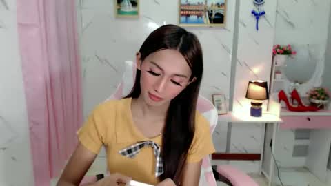 Snapshot of cutie_mitcha chatting on 10.13.25 cutie_mitcha online show from 10.13.25
