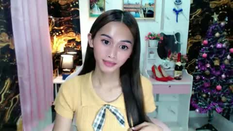 Snapshot of cutie_mitcha chatting on 10.18.25 cutie_mitcha online show from 10.18.25