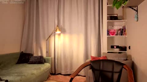 Snapshot of cutieeeeva chatting on 11.12.25 E online show from 11.12.25