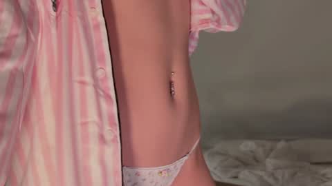 Snapshot of cutieeeeva chatting on 01.10.26 E online show from 01.10.26